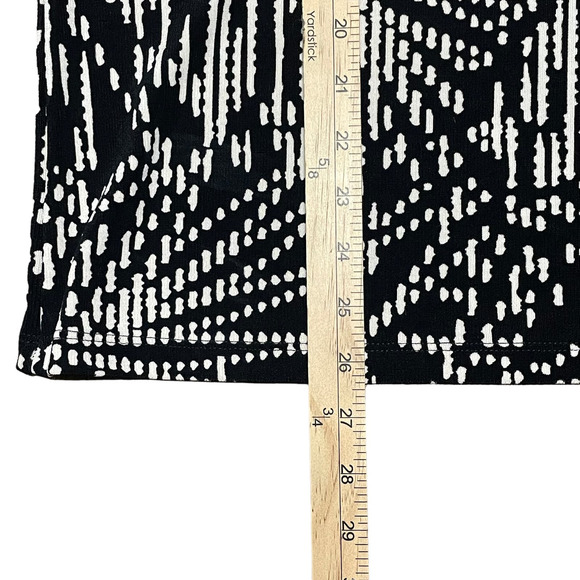 Chico's Travelers 3 Women's Tank Top Shell Blouse Slinky Stretchy Black & White - Picture 10 of 10